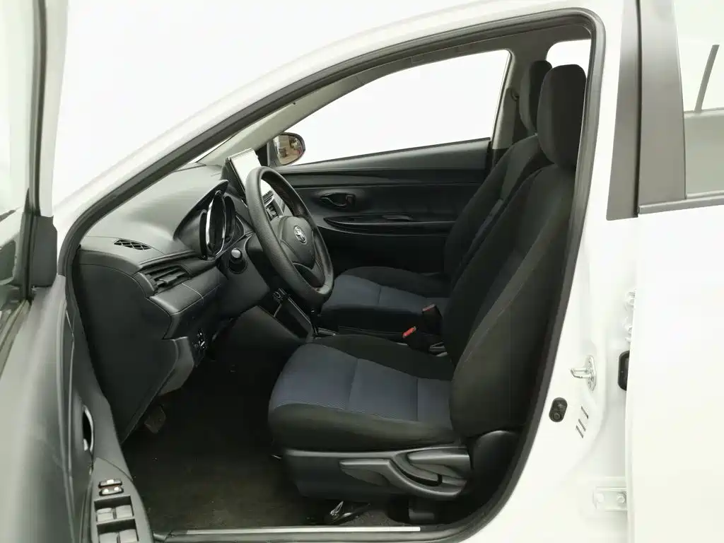 Toyota Yaris L — миниатюра 10