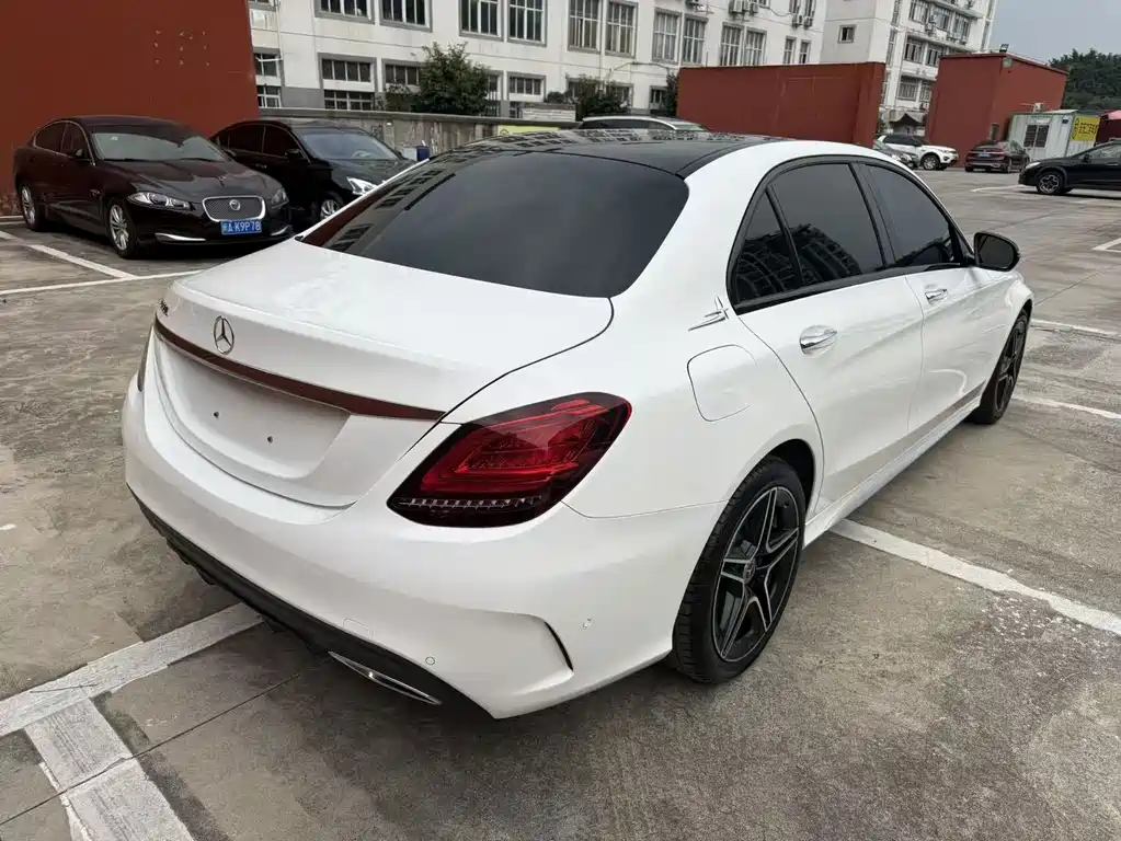 Mercedes-Benz C-Class — миниатюра 6
