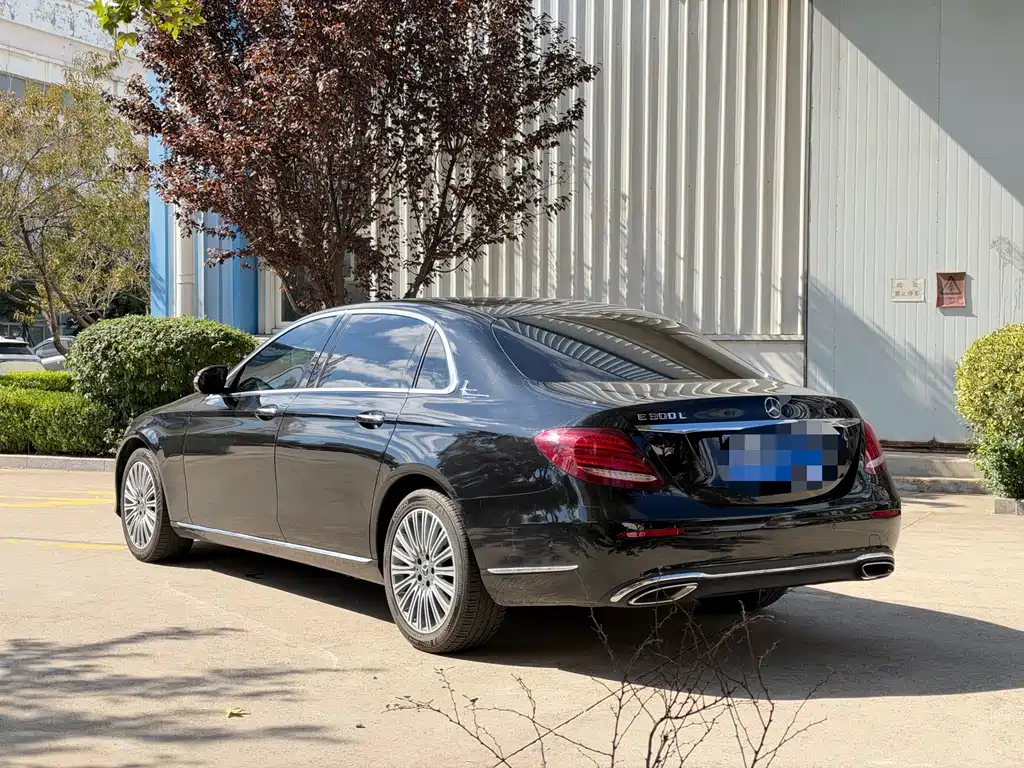 Mercedes-Benz E-Class — миниатюра 3