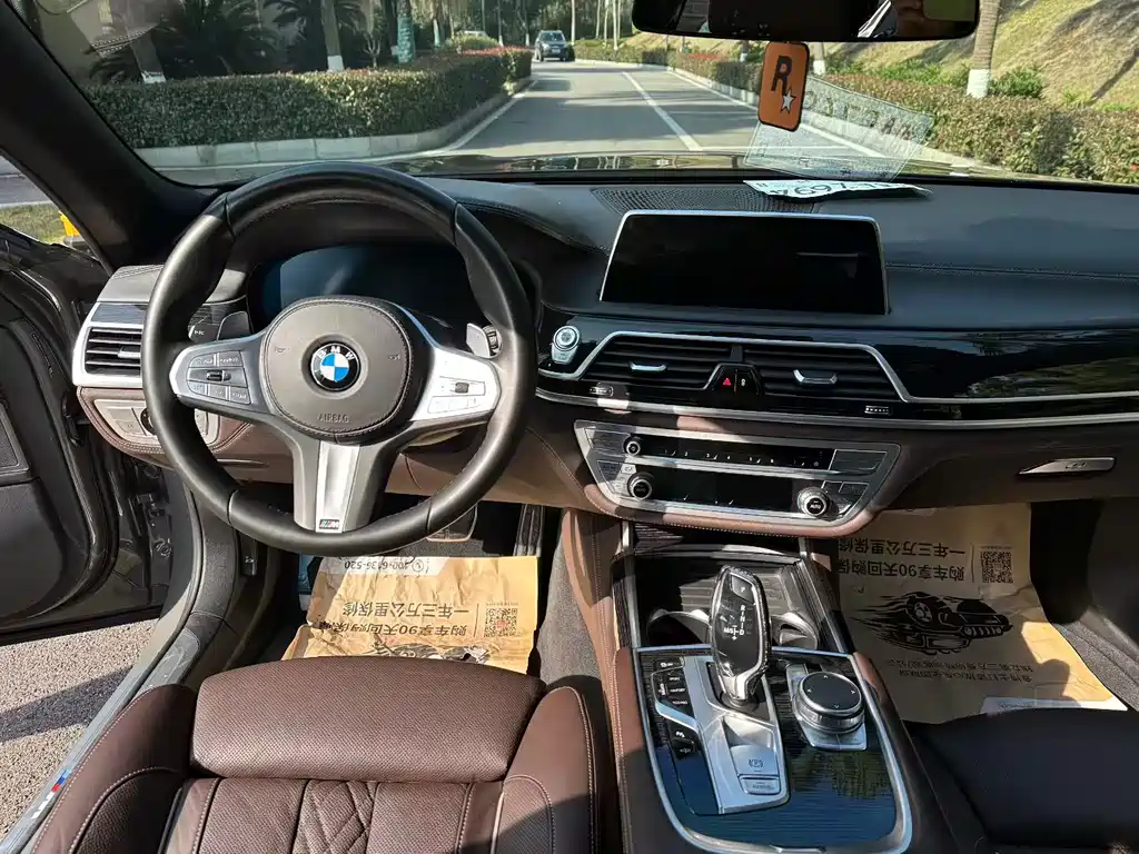 BMW 7 Series — миниатюра 4