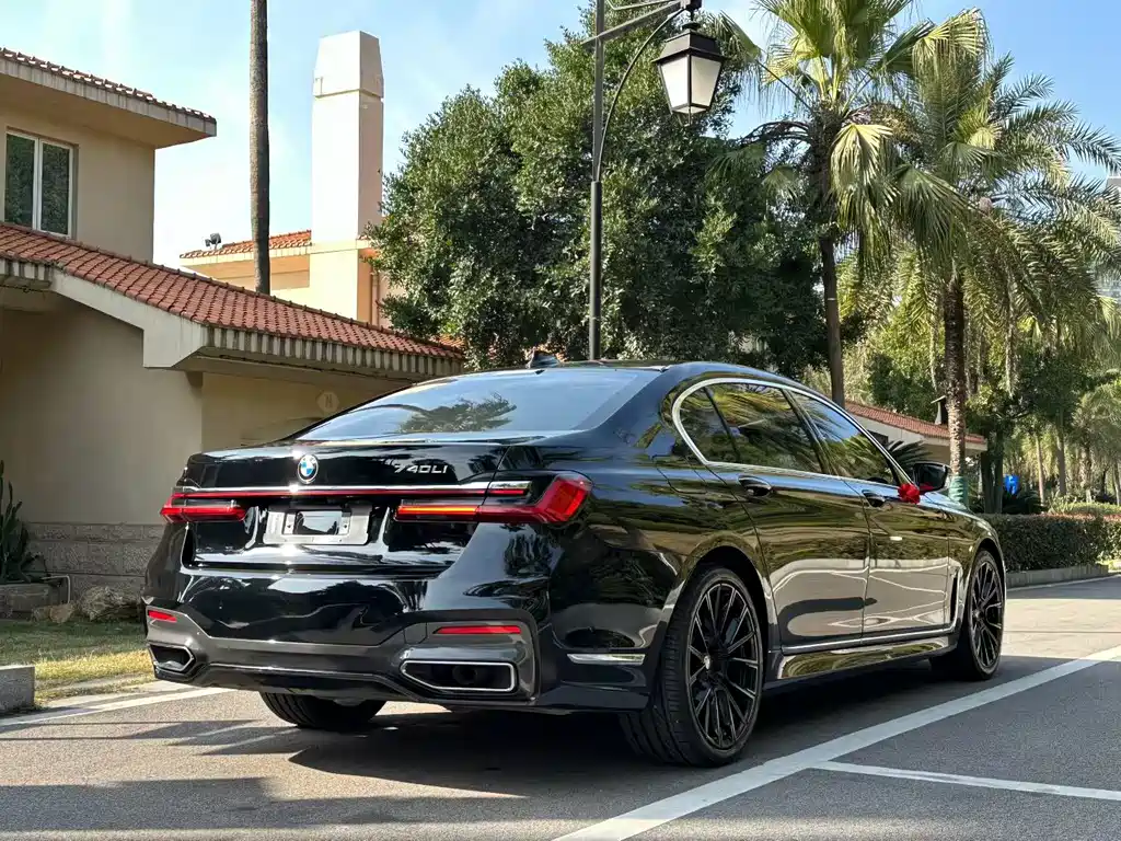 BMW 7 Series — миниатюра 9