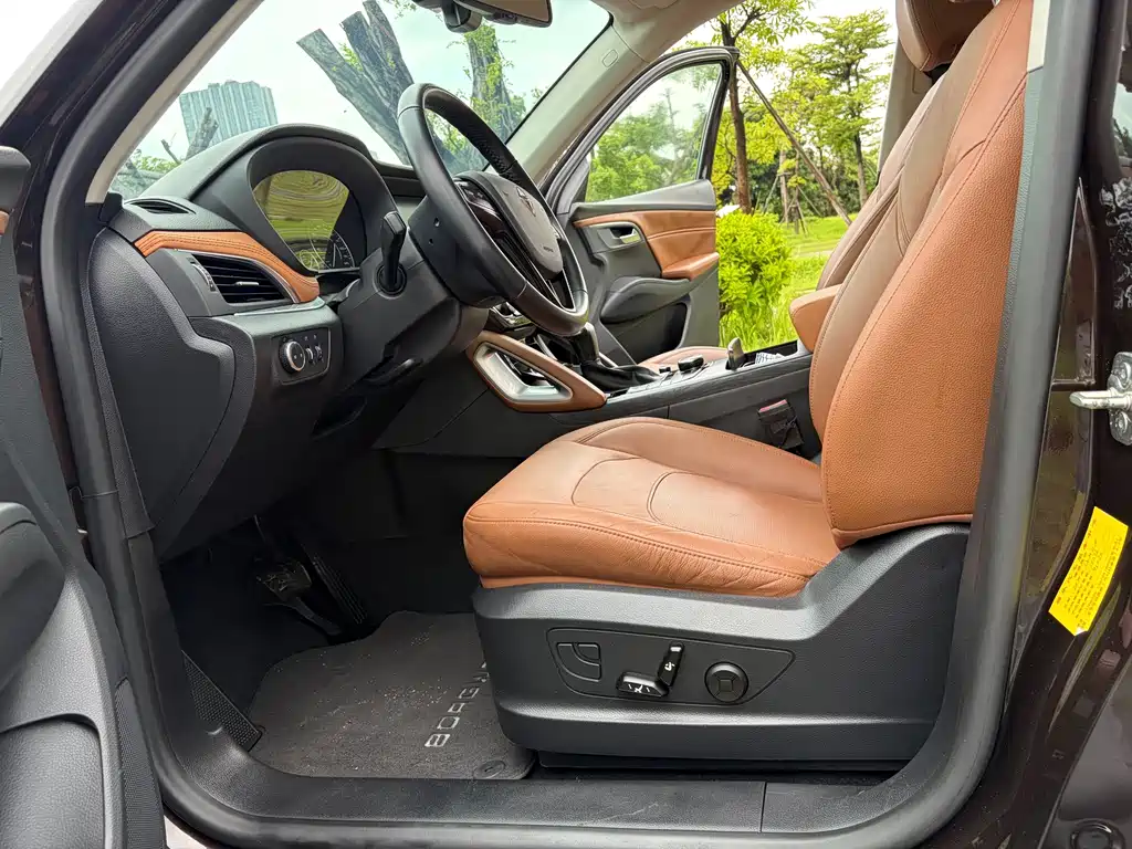 Borgward BX7 — миниатюра 7