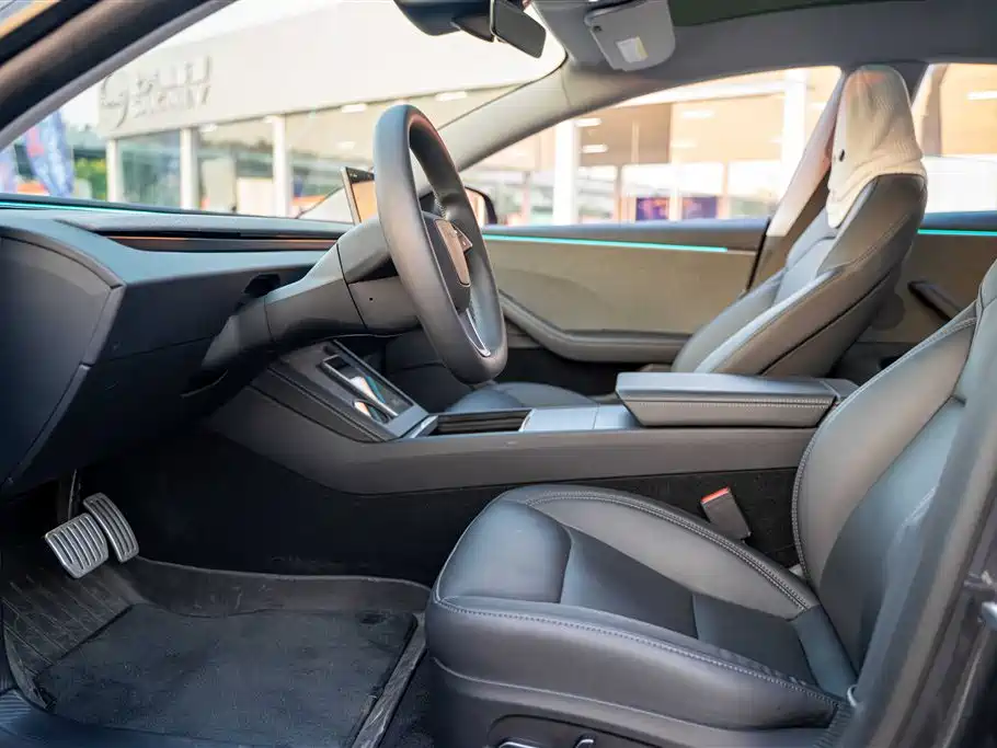 Tesla Model 3 — миниатюра 10