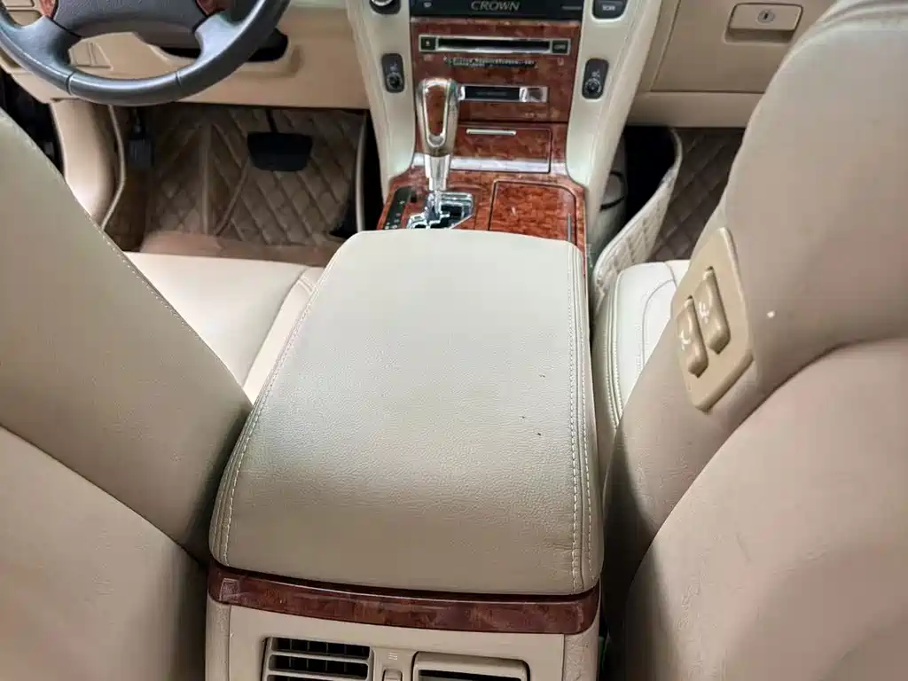 Toyota Crown — миниатюра 13