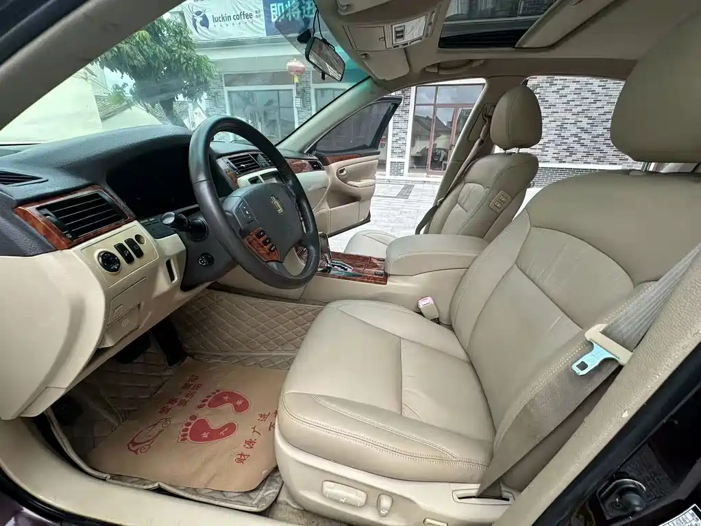 Toyota Crown — миниатюра 8