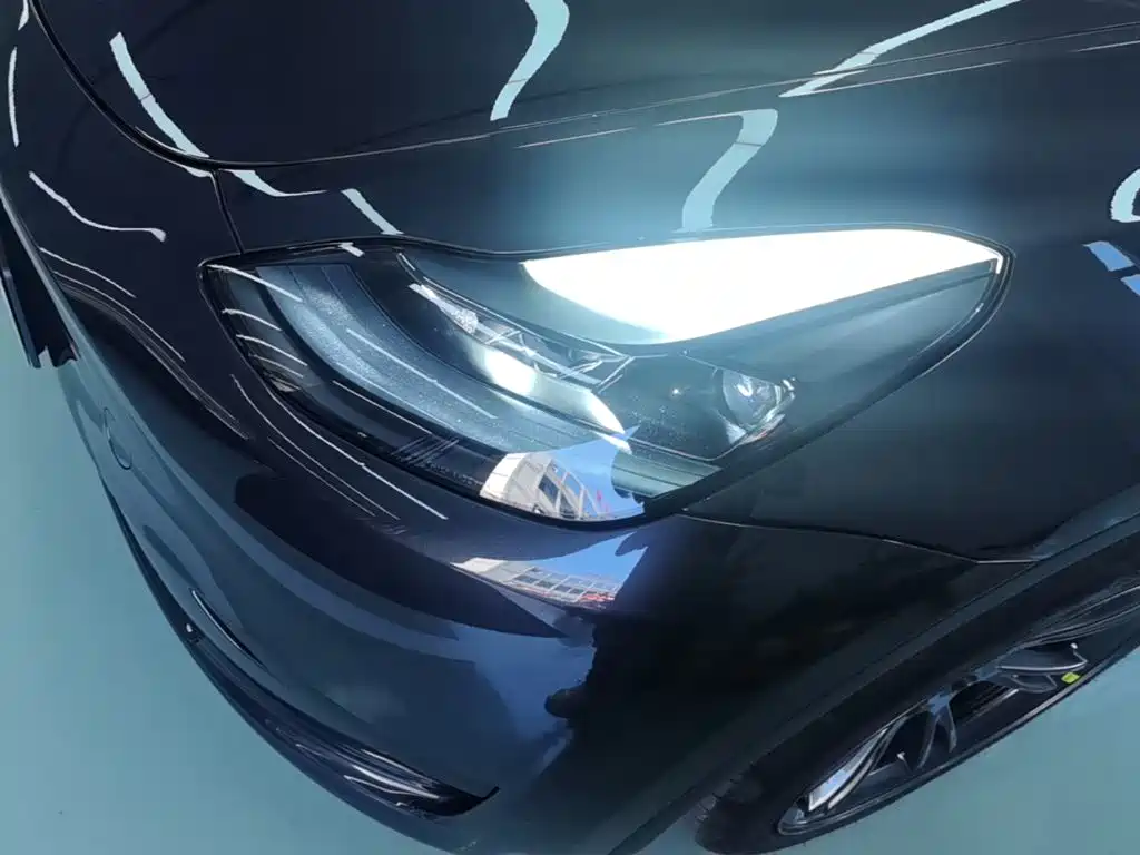 Tesla Model Y — миниатюра 24