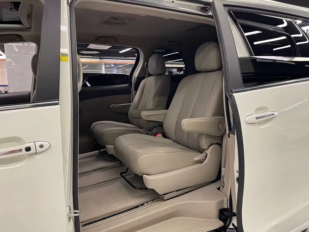 BYD M6 — миниатюра 7