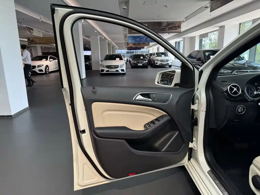 Mercedes-Benz B-Class — миниатюра 7