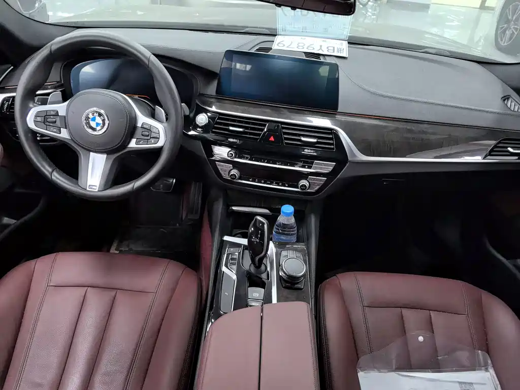 BMW 5 Series — миниатюра 10