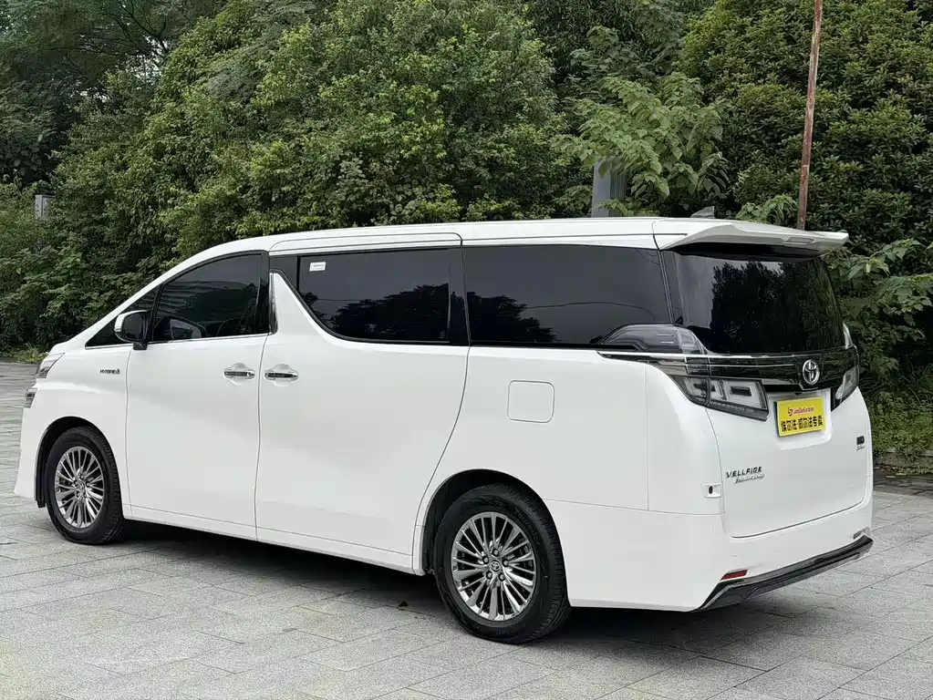 Toyota Vellfire — миниатюра 6