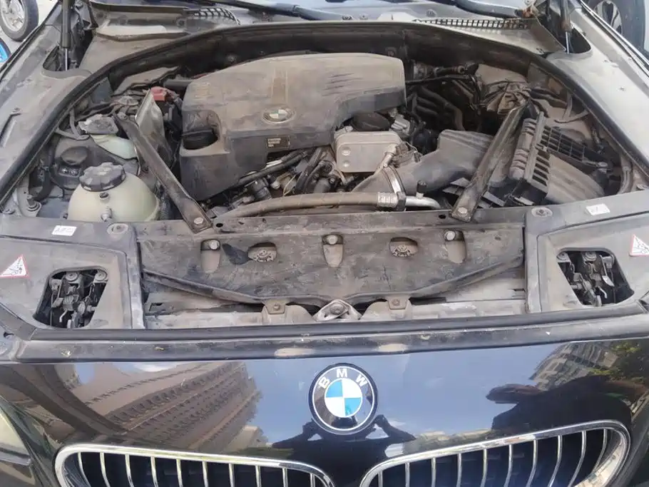 BMW 5 Series — миниатюра 10