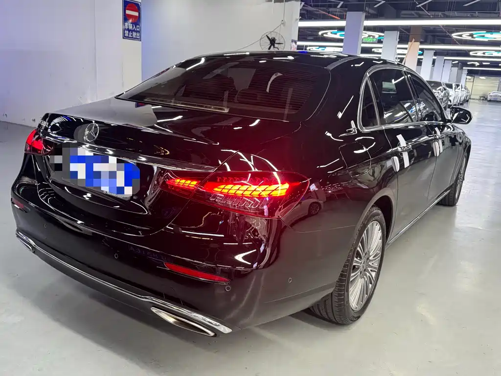 Mercedes-Benz E-Class — миниатюра 13