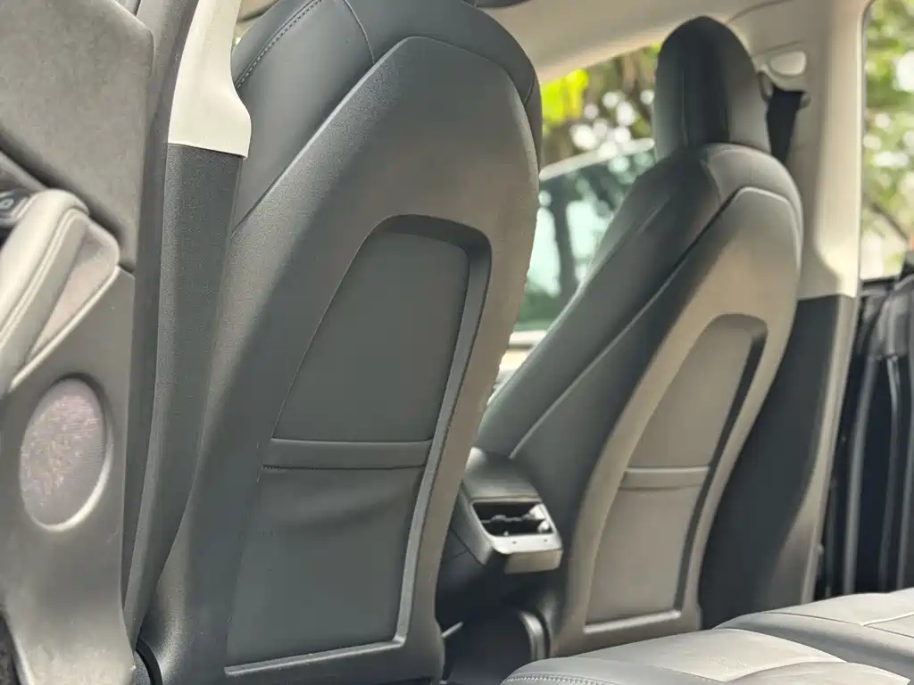Tesla Model Y — миниатюра 13