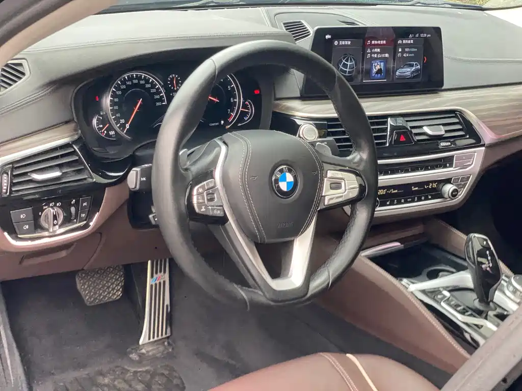 BMW 5 Series — миниатюра 8