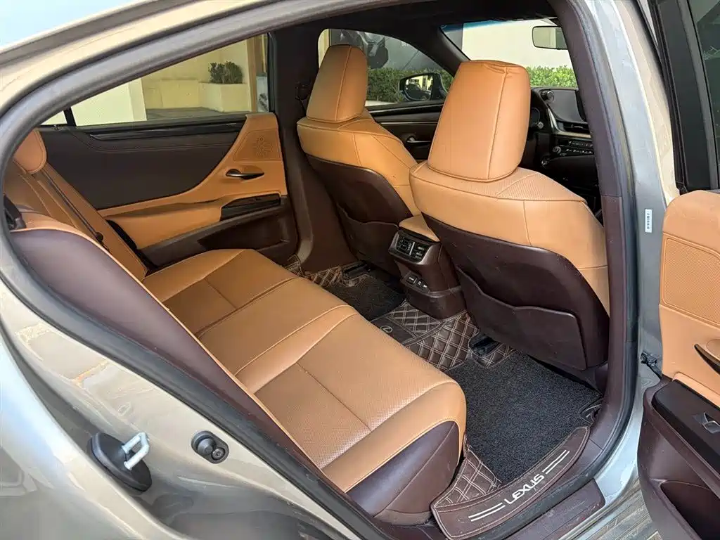 Lexus ES — миниатюра 9