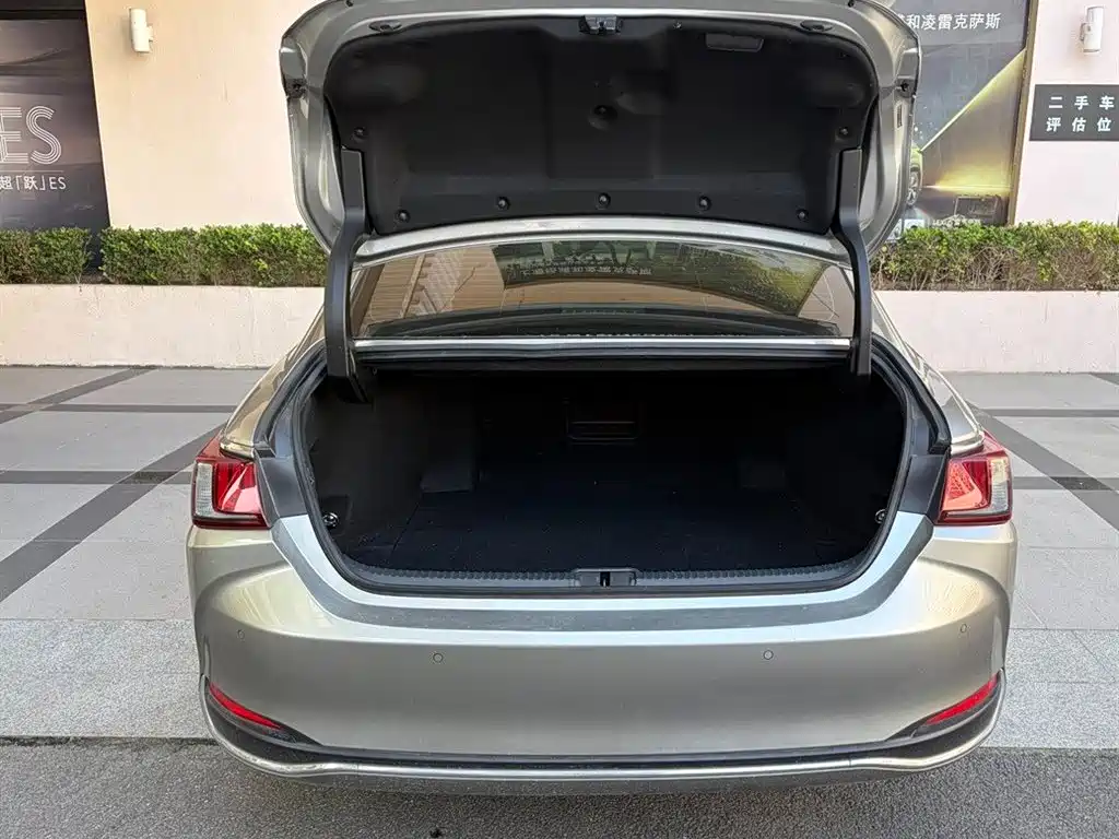 Lexus ES — миниатюра 8