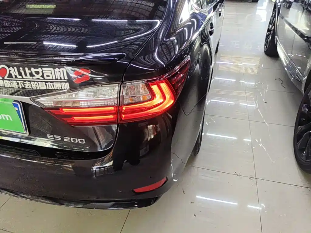 Lexus ES — миниатюра 8