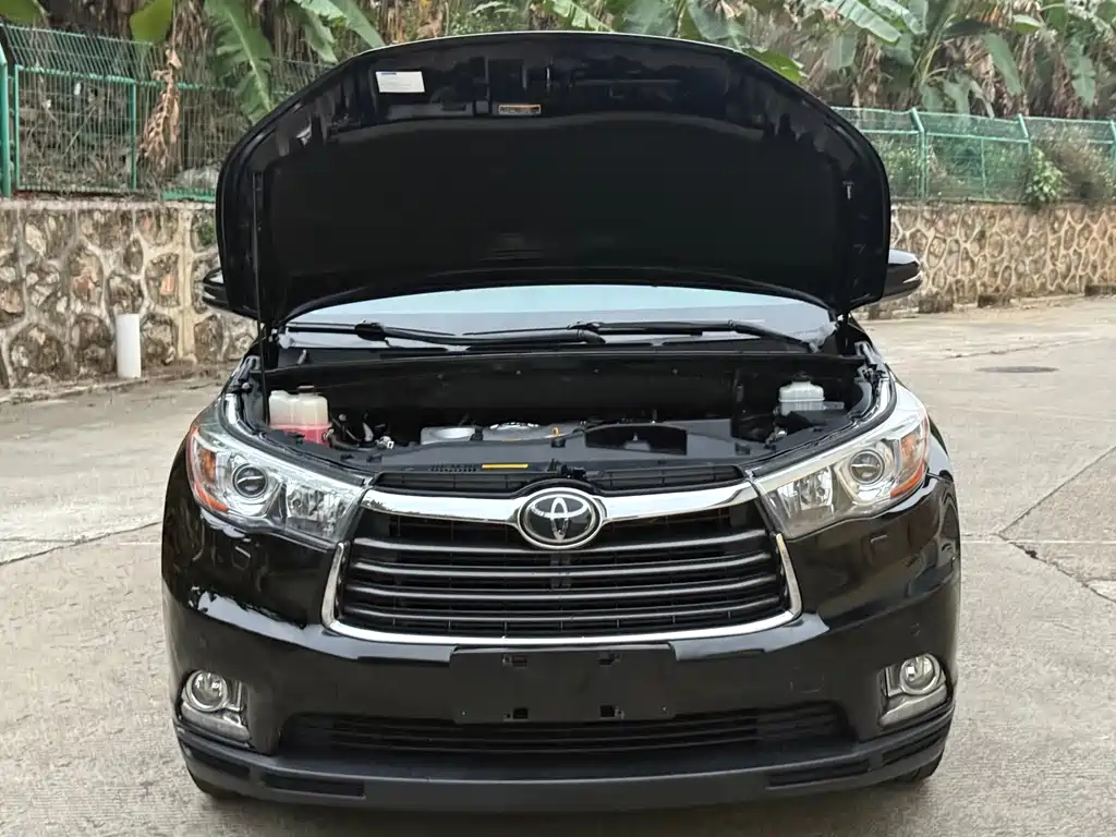 TOYOTA HIGHLANDER