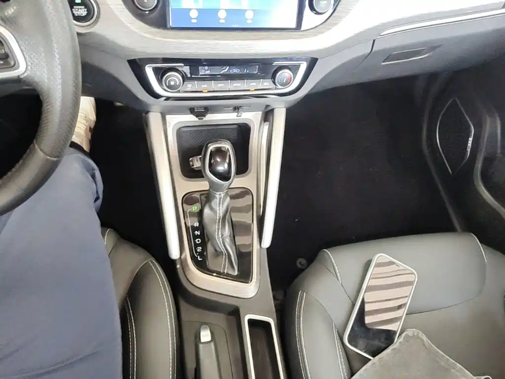 Geely Vision X3 — миниатюра 14