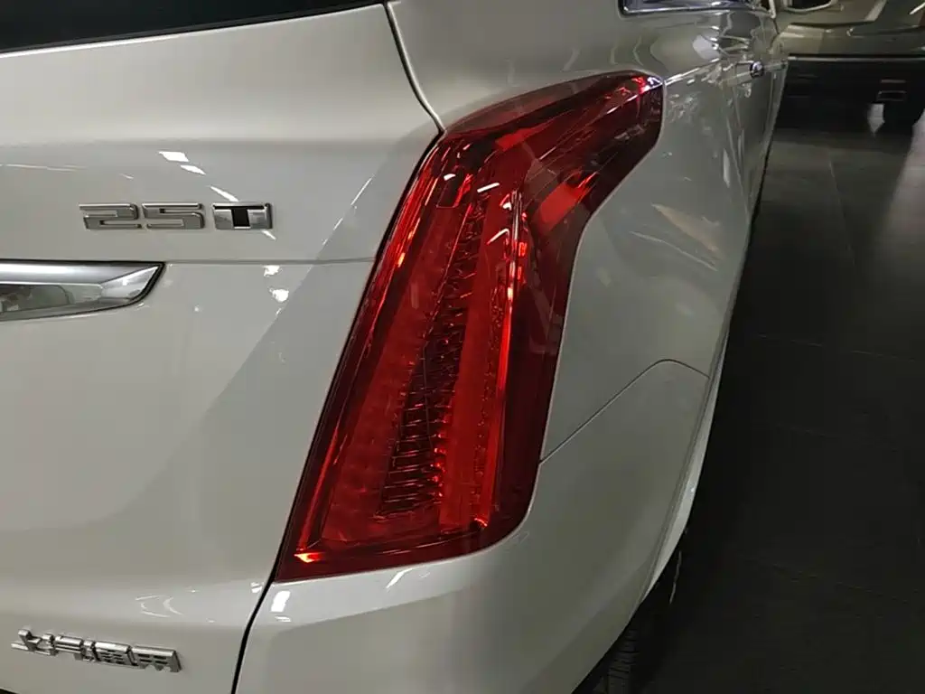 Cadillac XT5 — миниатюра 8