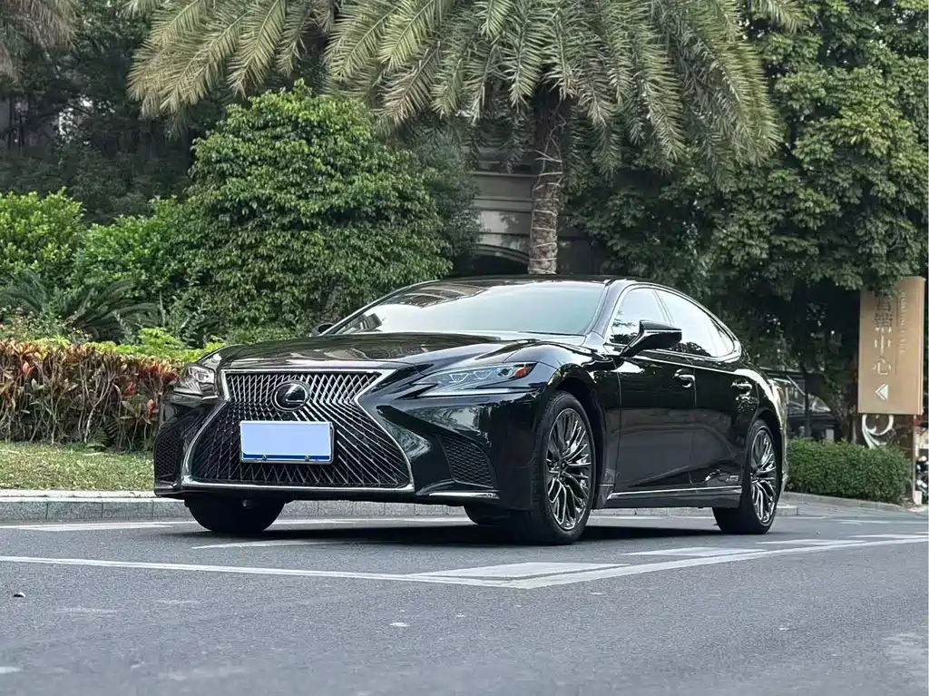 Lexus LS