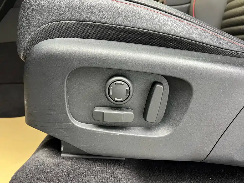 LAND ROVER DISCOVER SPORTS