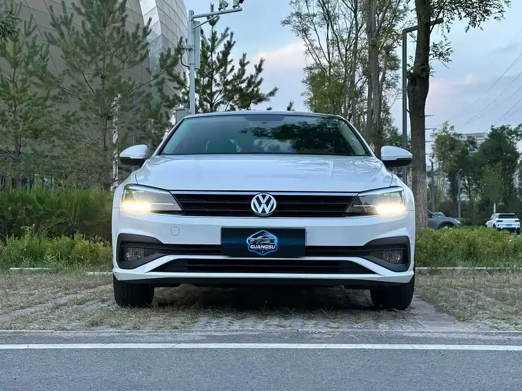 VOLKSWAGEN LINGDU
