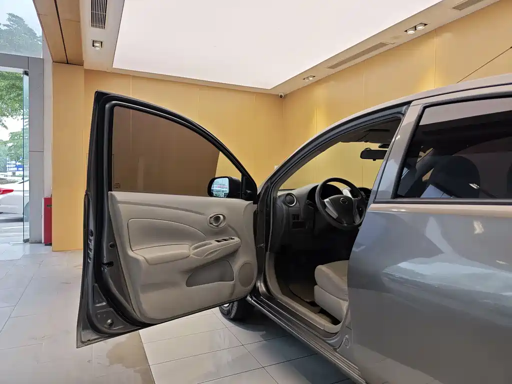 Nissan Sunny 2015 1.5XE MT Comfort