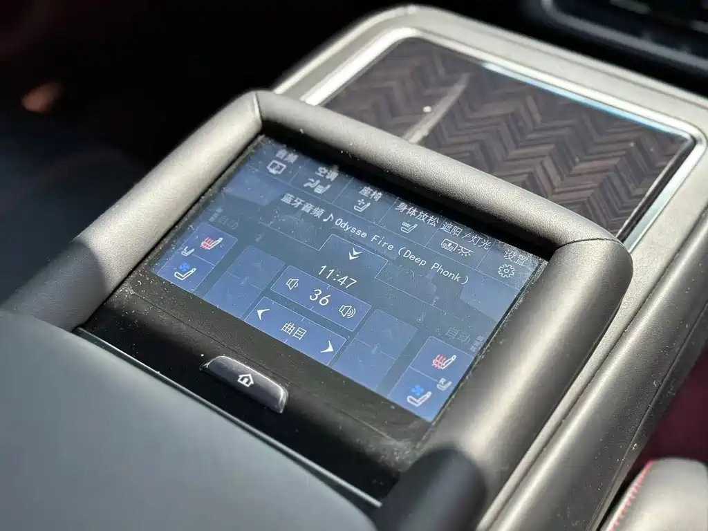 Lexus LS — миниатюра 10