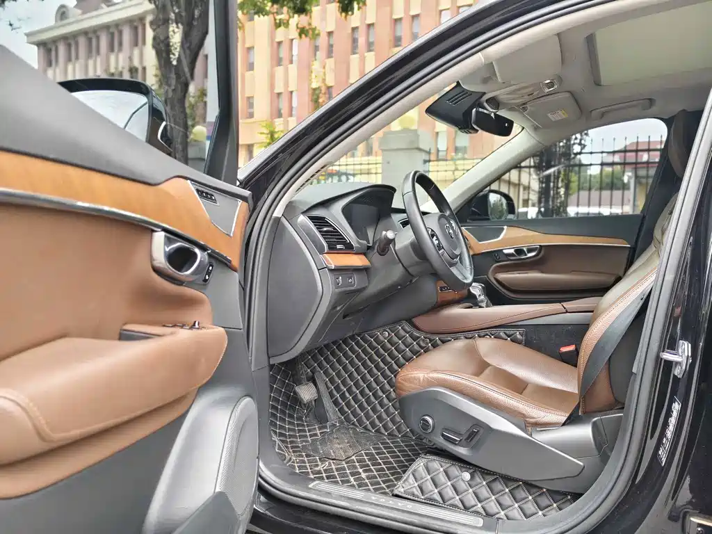 Volvo XC90 — миниатюра 6