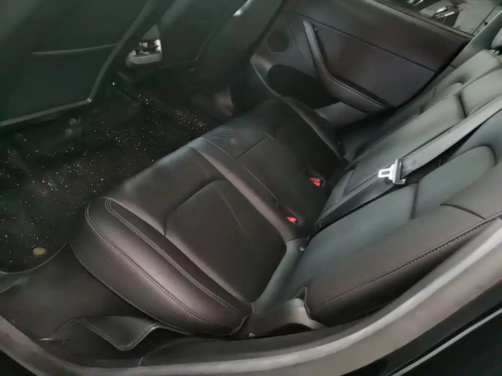 Tesla Model Y — миниатюра 17