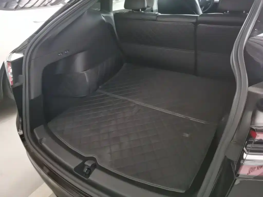Tesla Model Y — миниатюра 19