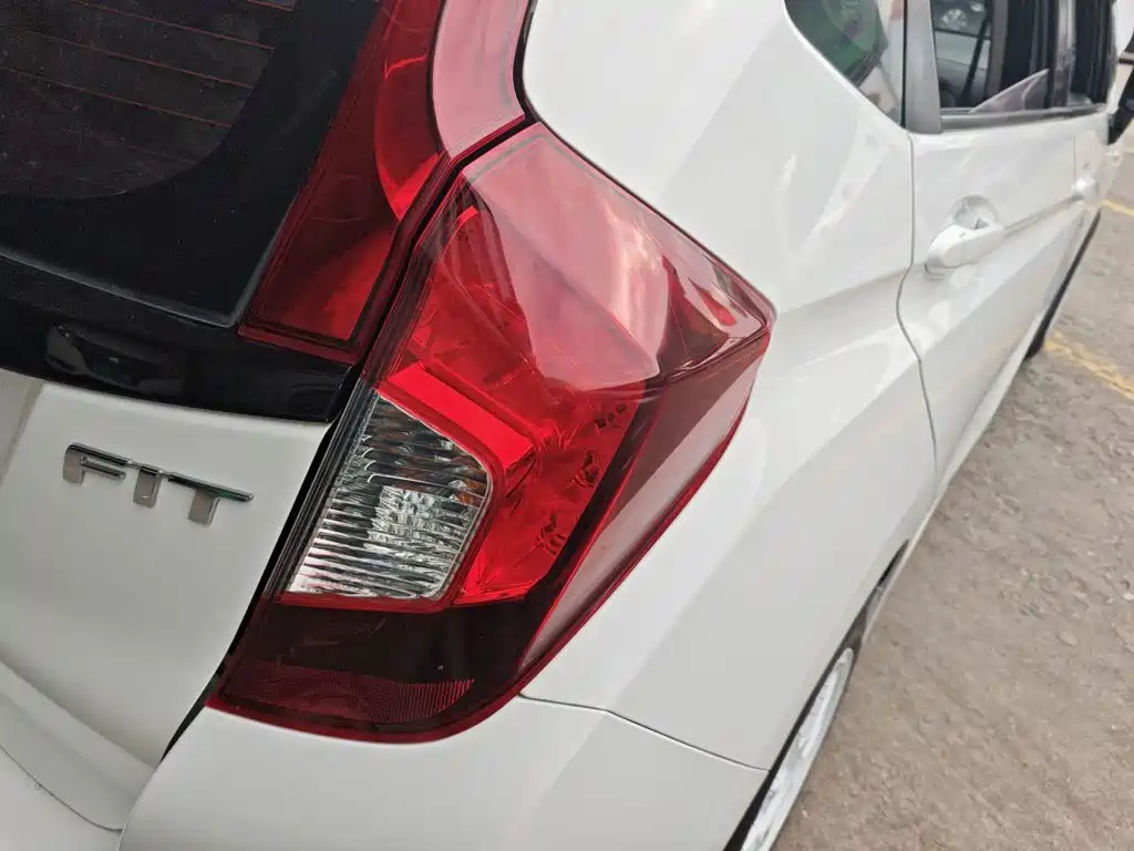 Honda Fit — миниатюра 8