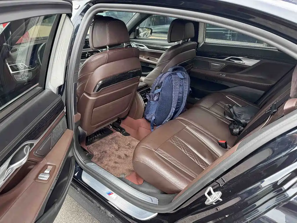 BMW 7 Series — миниатюра 7