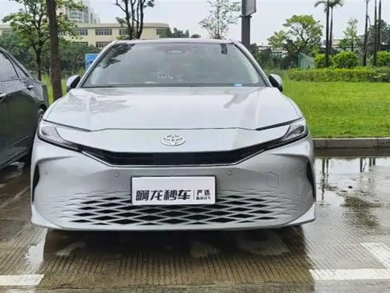 Toyota Camry — миниатюра 2