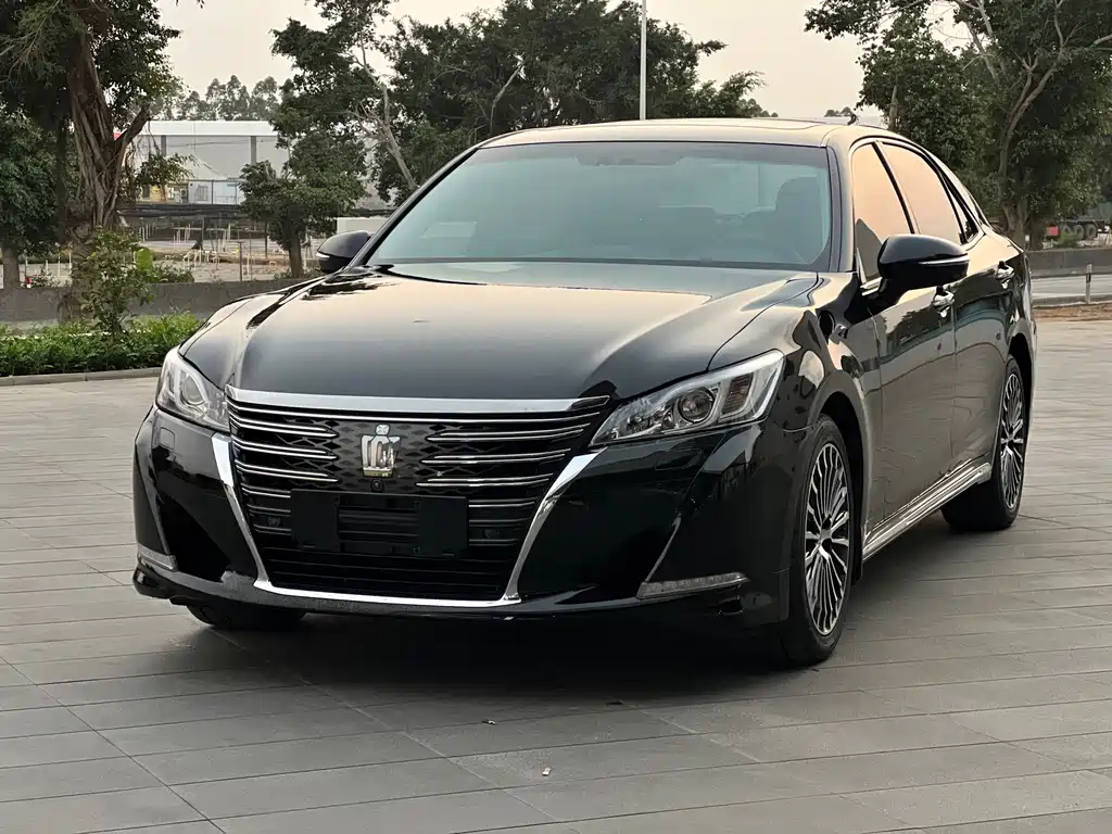 Toyota Crown 2018
