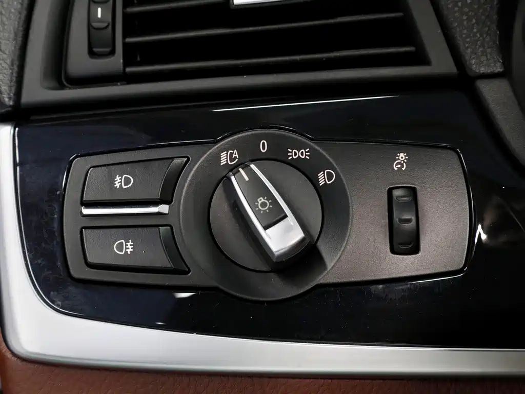BMW 5 Series (Import) 520i Touring Edition, фото 21