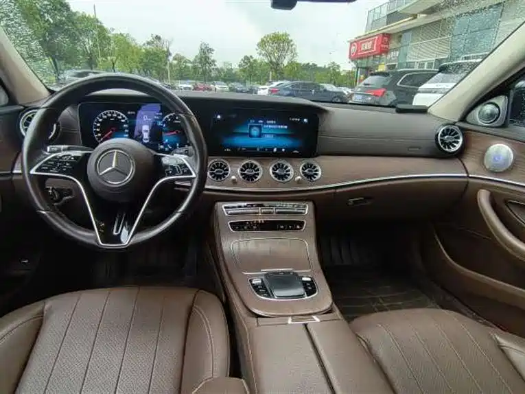 Mercedes-Benz E-Class — миниатюра 6