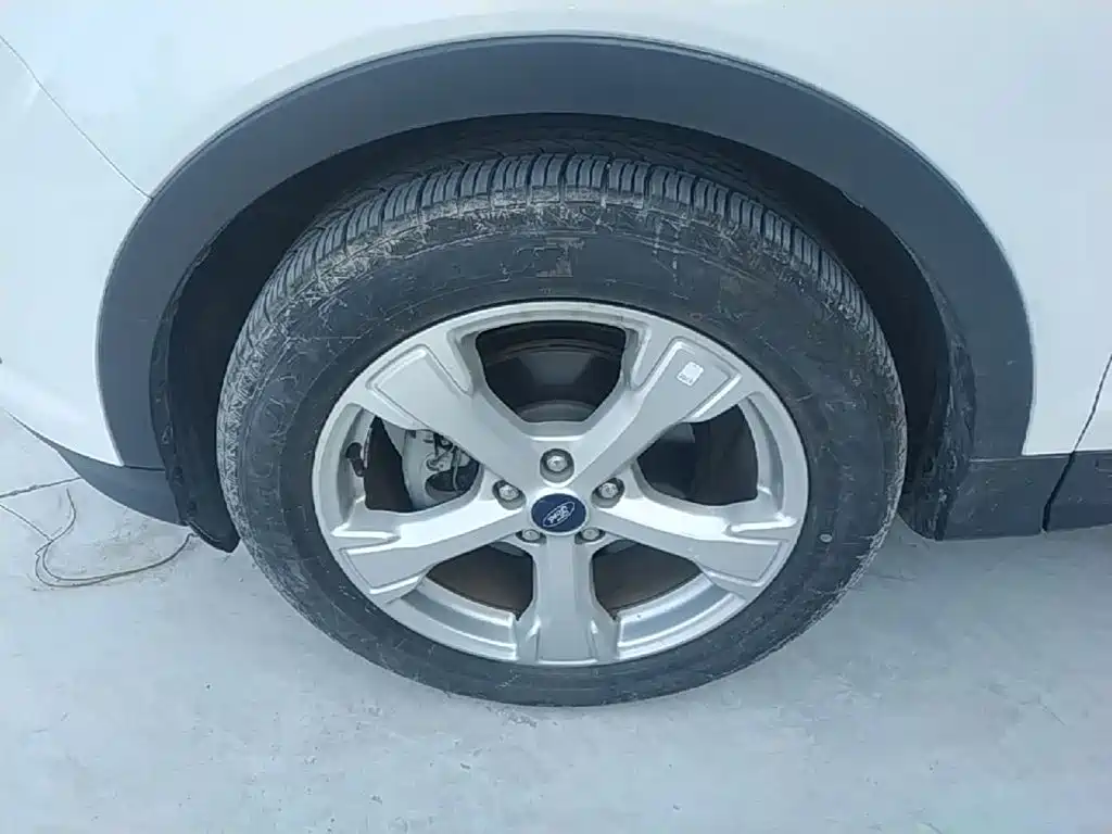 Ford Kuga — миниатюра 23