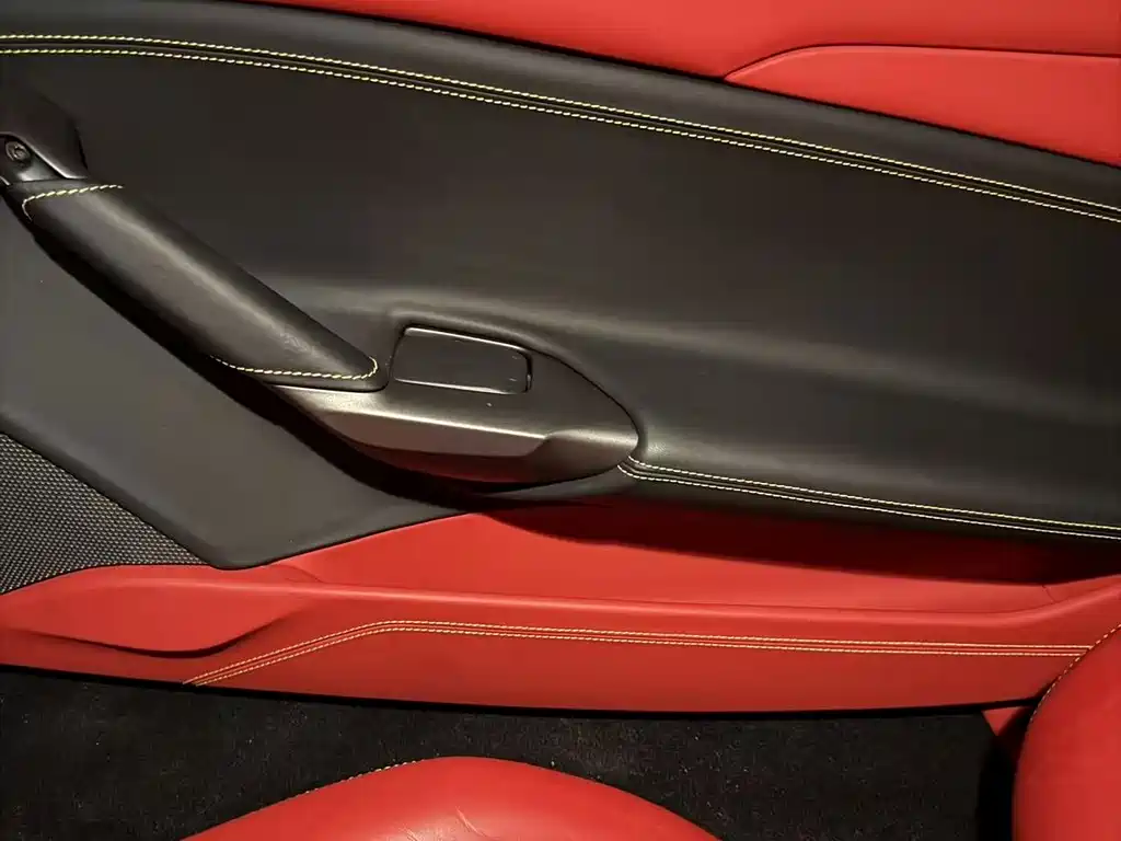 Ferrari 488 — миниатюра 6