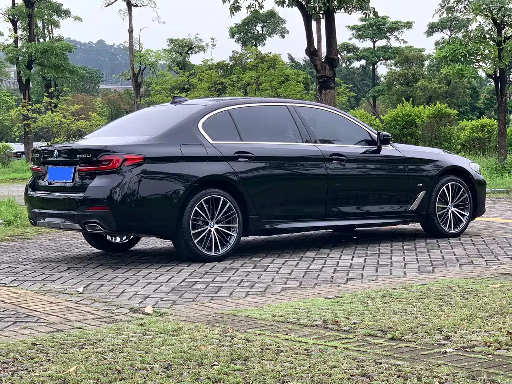 BMW 5 Series — миниатюра 6