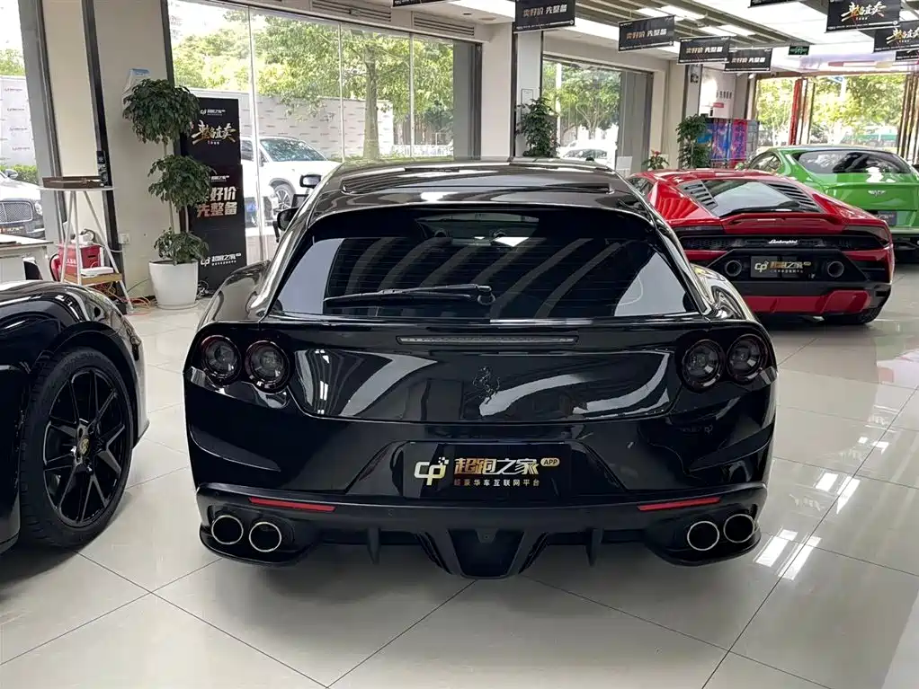 Ferrari GTC4Lusso 2017 3.9T V8