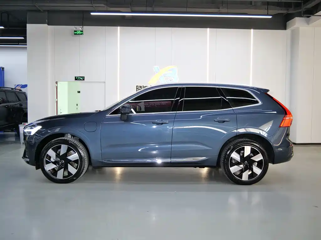 VOLVO XC60 PLUG IN HYBRID