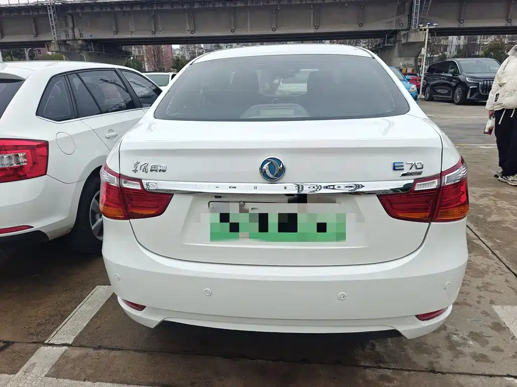 DONGFENG E70