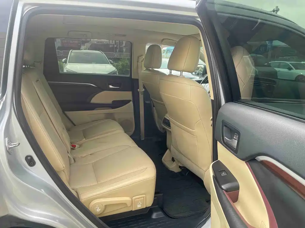 Toyota Highlander — миниатюра 9