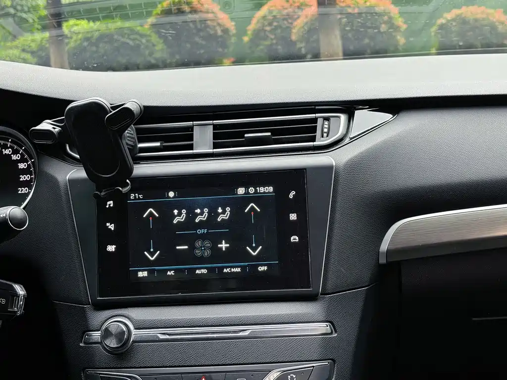 Peugeot 408 — миниатюра 18