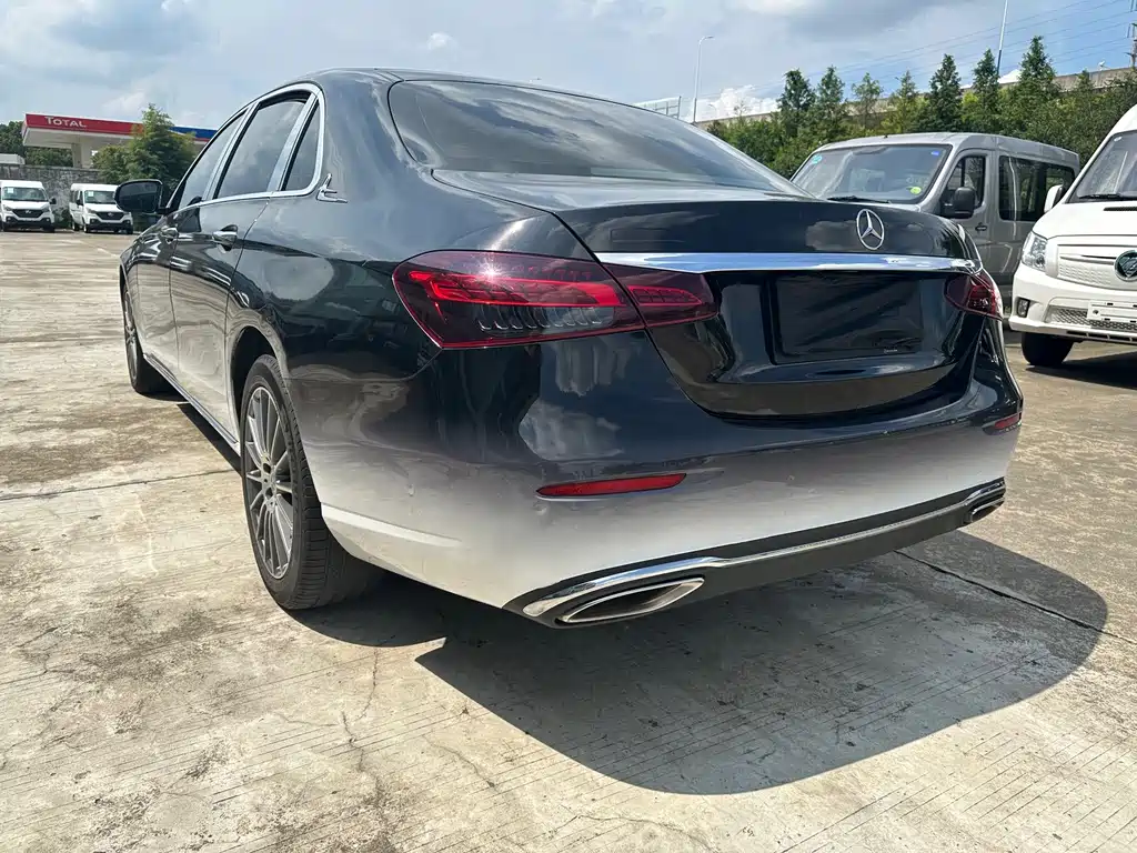 Mercedes-Benz E-Class — миниатюра 9