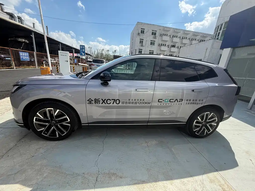 Volvo XC70 PHEV — миниатюра 7