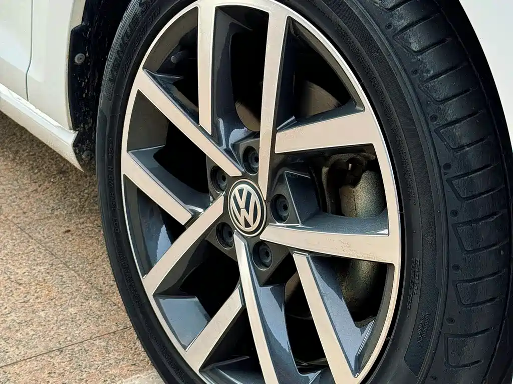 Volkswagen Golf — миниатюра 12