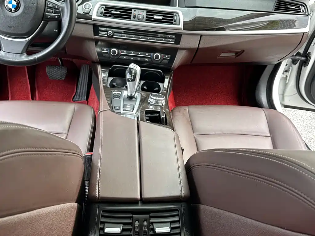 BMW 5 Series — миниатюра 14